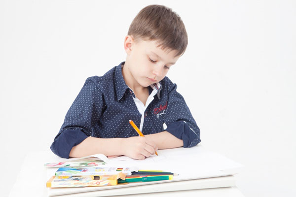 tre-5-tuoi-can-hoc-chu-va-so