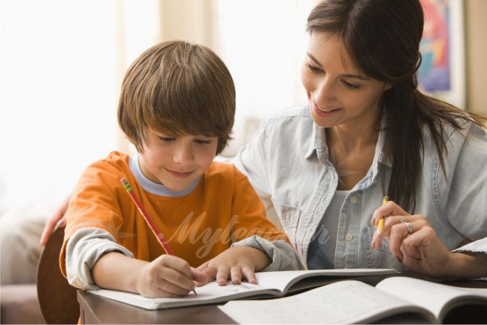 Luôn giữ thái độ vui vẻ tích cực khi dạy cho con